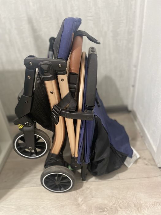 Продам прогулочную коляску