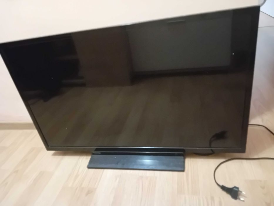 Телевизори  Hitachi и Toshiba за части, без картина с говор.