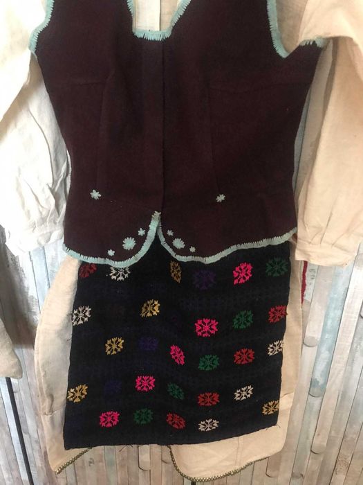 Ленено Кенарени Рокли за Народна Носия