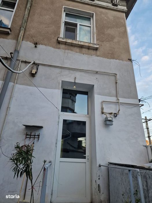 Zona Unirii Carol  stradal  S+P +1+M 370 mp de Vanzare