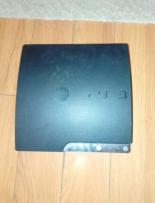 Vând PS 3 cu o maneta și diferite jocuri