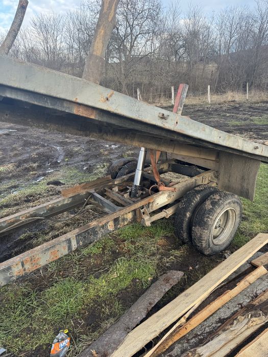 Vand remorca basculabila