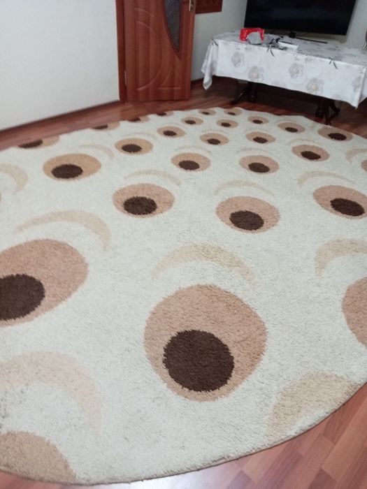 Ковёр овальный ,