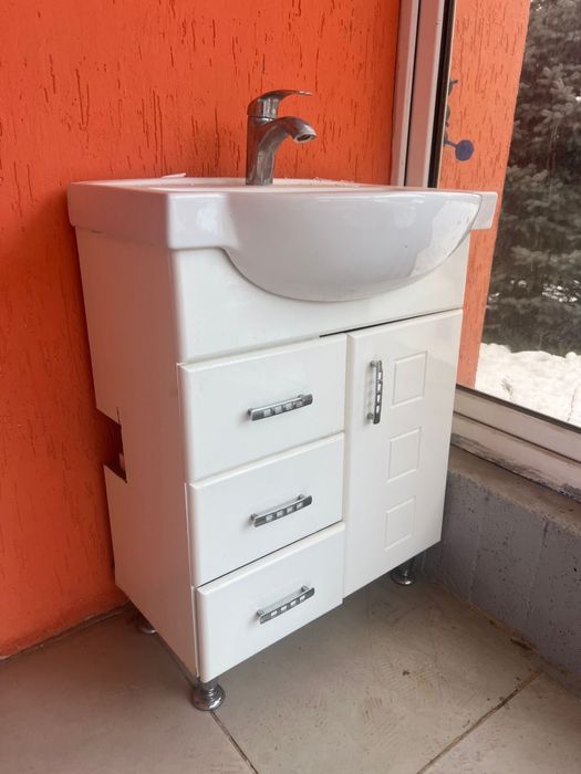 Мойка со смесителем и тумбой