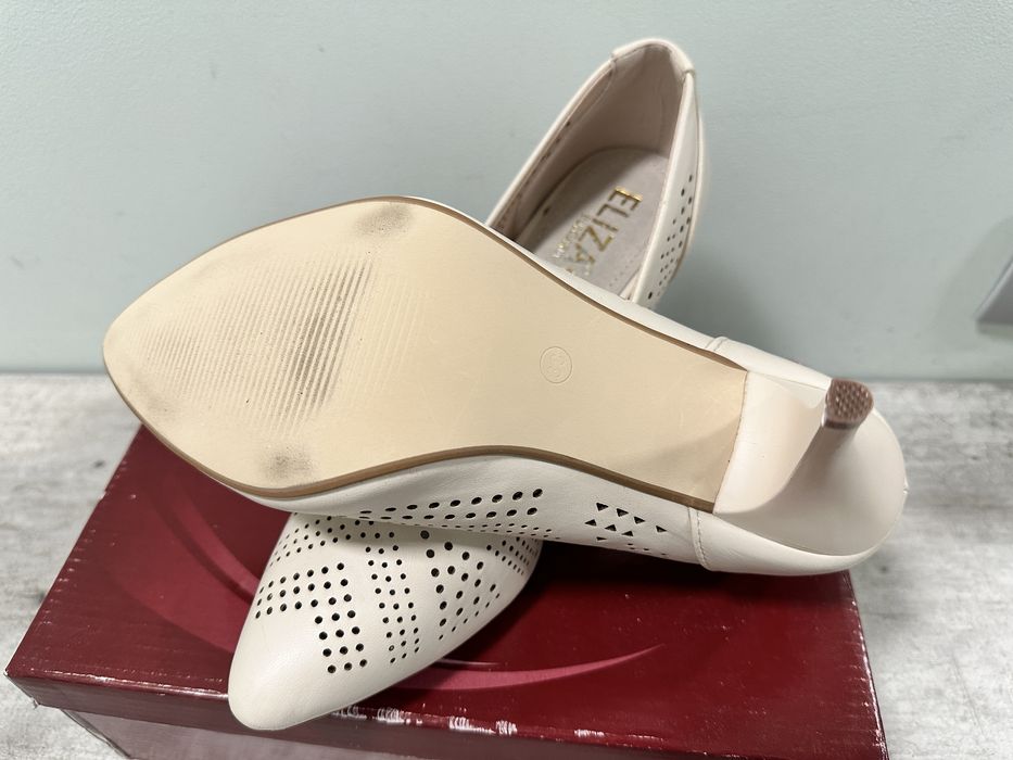 Дамски бежови обувки на ток 38 номер