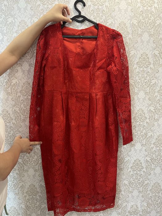 2 платья красного цвета