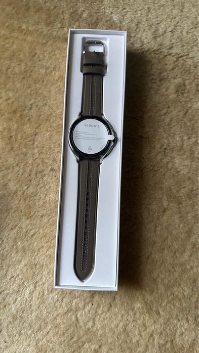 Xiaomi Watch 2 Pro silver case with brown leather strap nou