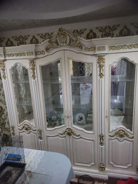 Продаётся красивя мебель стенка горка