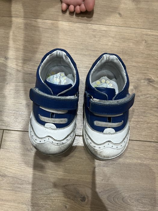 Детские кожаные кроссовки