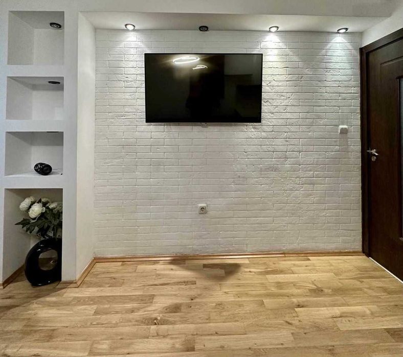 Дава се под наем Четиристаен апартамент в София, Витоша - 120 кв.м за 1100 € - Снимка #1