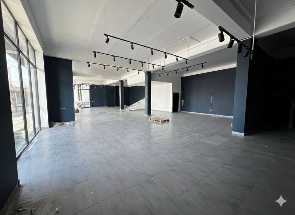 Аренда 1 этаж + цоколь 622 м² под автосалон или шоурум (55)