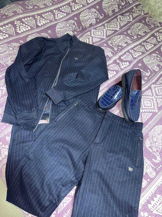 Срочно продам мужской костюм двойка и коженную обувь
