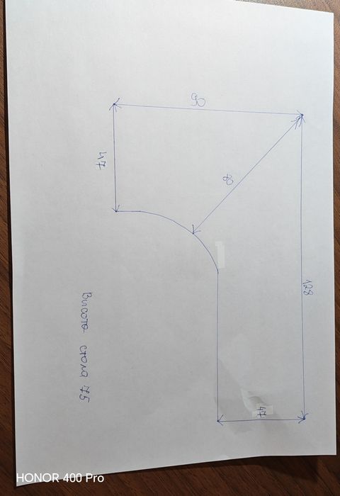 Угловой компьютерный стол