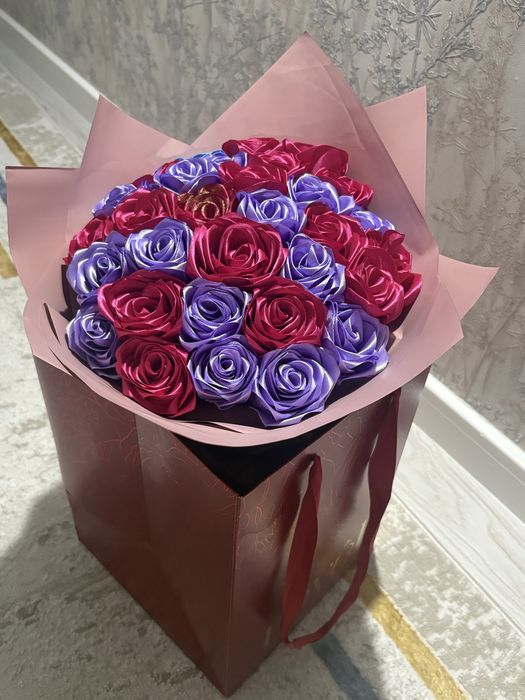 Розы из атласной ленты