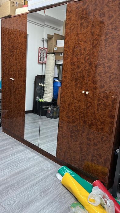 Шкаф распашной для спальни бу