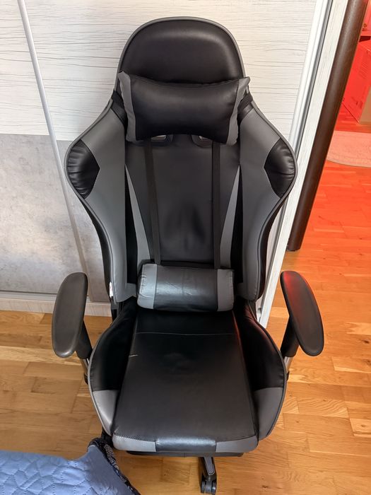 Vand scaun de gaming pentru birou