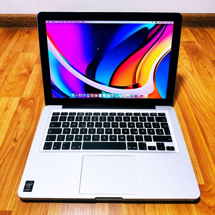 Laptop Apple MacBook Pro, IntelCore i7, SSD 256GB, Tastatura Iluminata