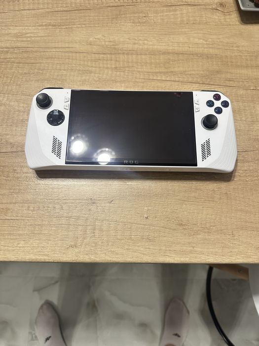 ASUS ROG Ally Z1 Extreme | 512GB | Folie sticlă + husă + cutie |