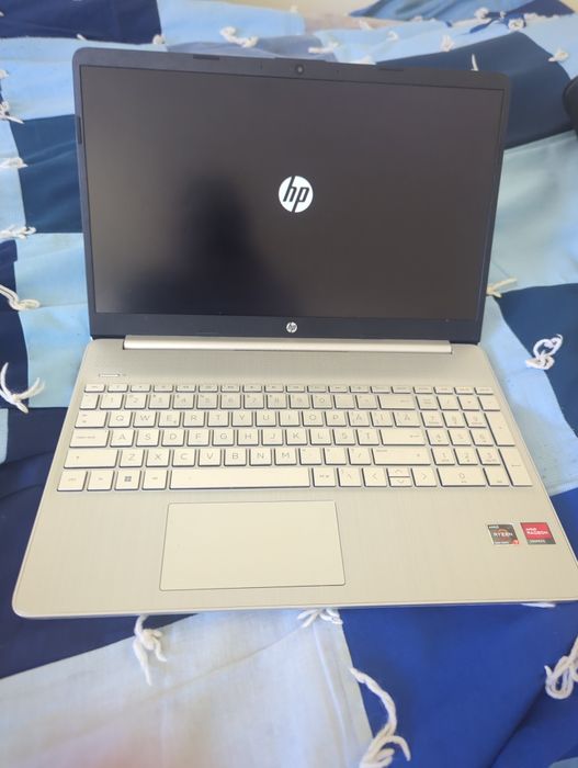 Laptop HP 15s Ryzen 7 5825U 16GB RAM 512G stare excelentăB SSD 15.6" FHD