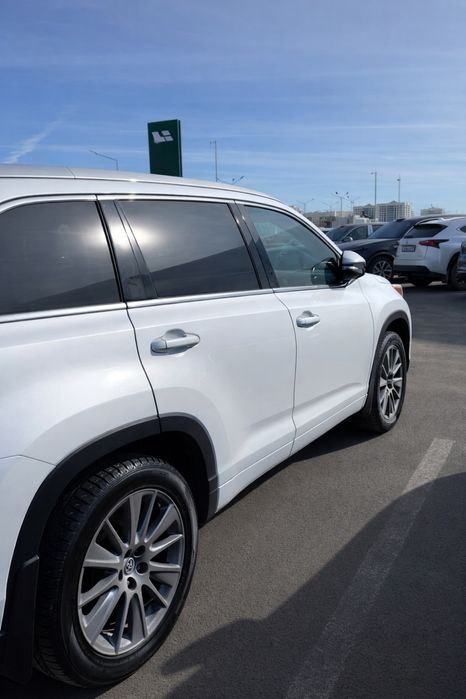 Продам Toyota Highlander