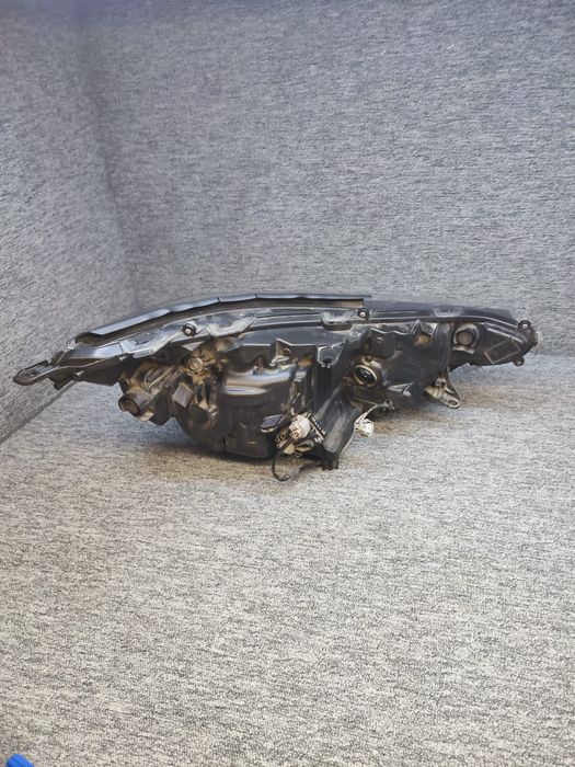 Far stanga Toyota Rav 4