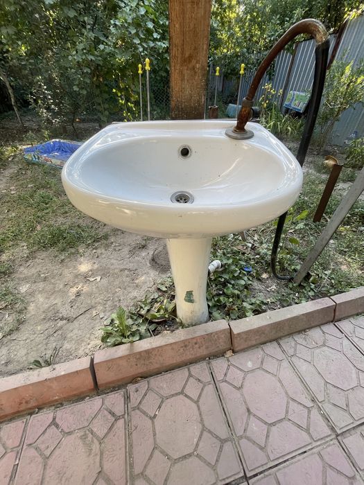 Продам раковину с пьедесталом (тюльпан), б/у