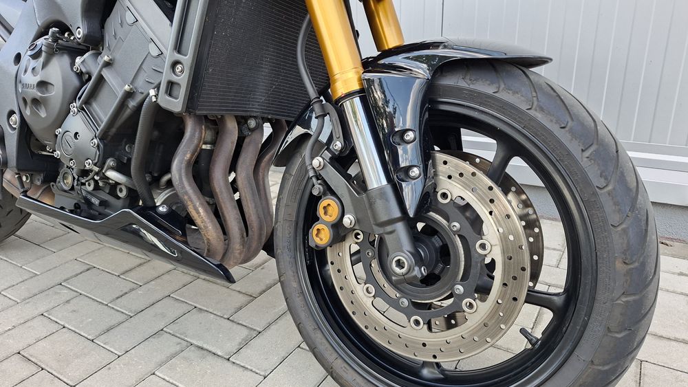 MotoFly vinde Yamaha FZ8 an 2011 Akrapovic