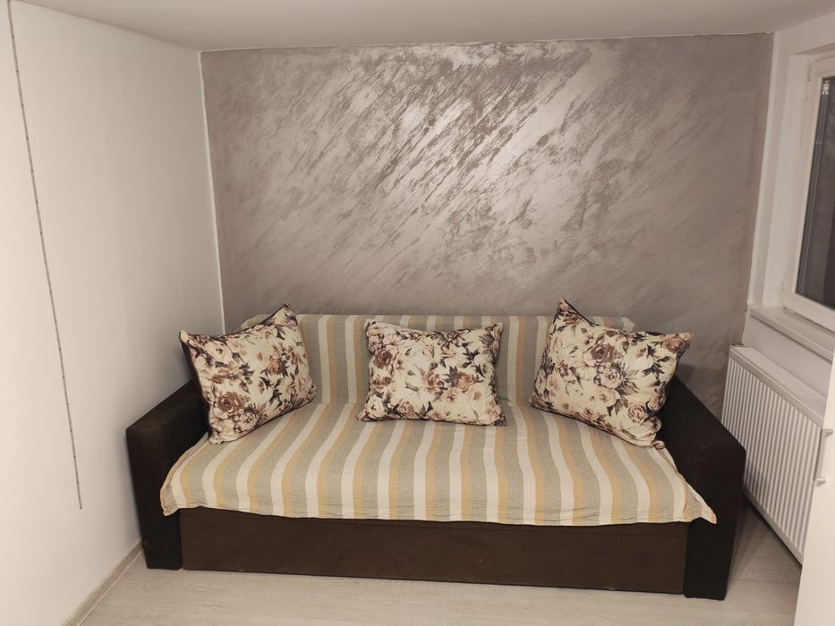 Inchiriez garsoniera 20m2 la curte anexa la  casa proprietarului regim