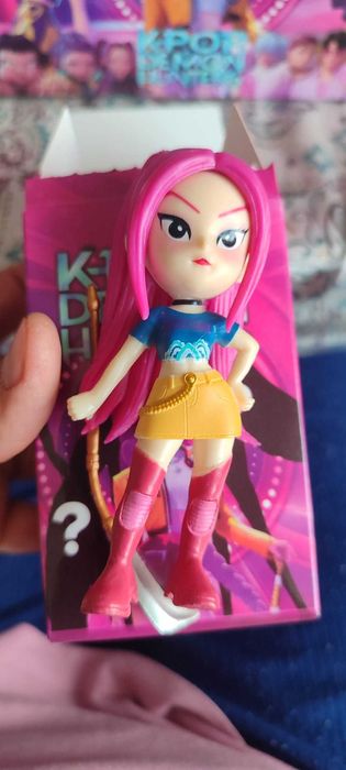 Figurina K-POP Demon Hunter Rumi, Mira si Zoey