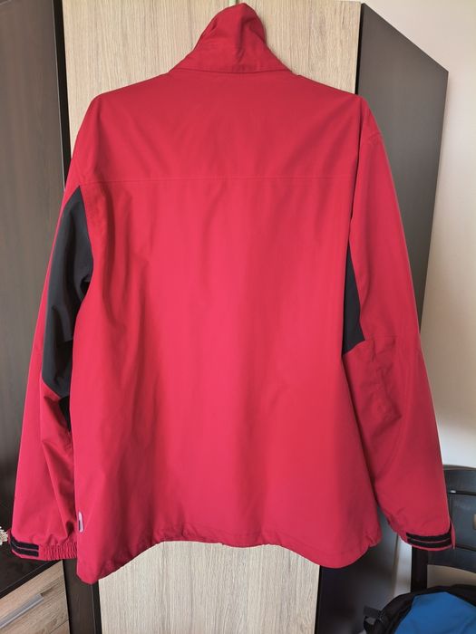 Продавам мъжко туристическо яке