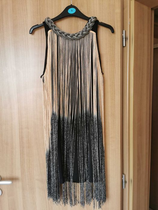 Рокля  с  ресни над  коляното