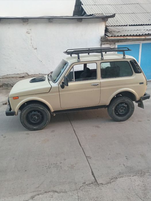 Niva sotiladi yili 1985 holati yaxshi