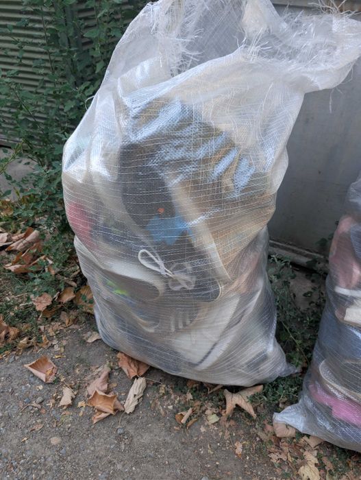 Lot 4 saci cu papuci amestecati si folositi pentru piata sau obor
