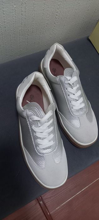 Кроссовки 36размер женск