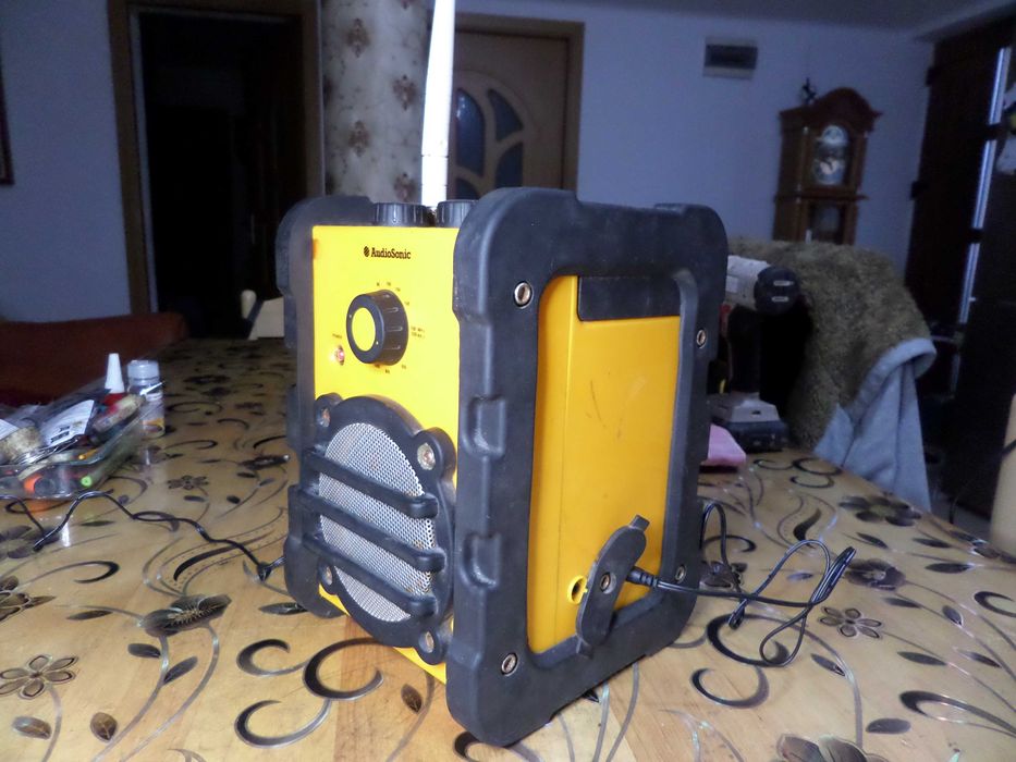 Radio santier AudioSonic la priza,pe baterii,rezistent foarte bun