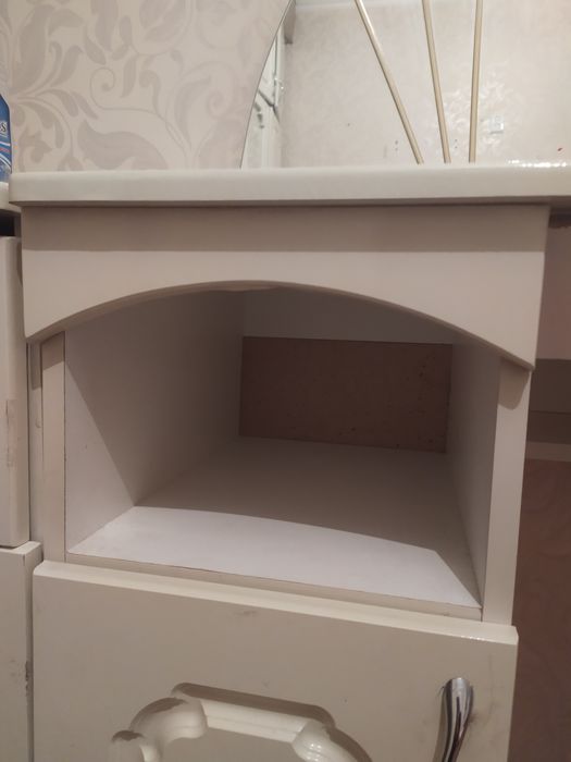 продам трюмо с зеркалом