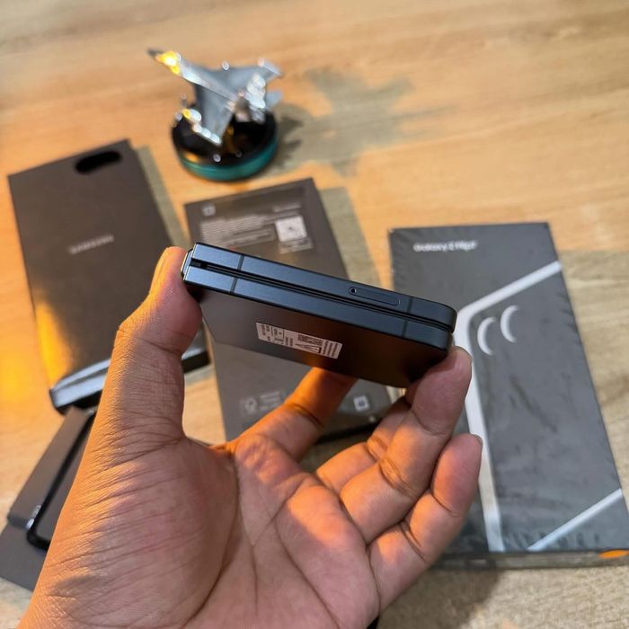 Samsung Z Flip 7  12/256gb Jet Black