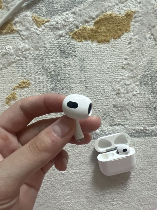 Продам AirPods 4 срочно