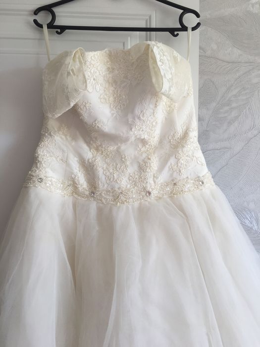 Продам свадебное платье-48 размер