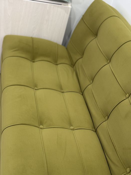 Диван зеленого цвета 180