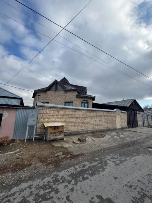 Продается дом с бассейном