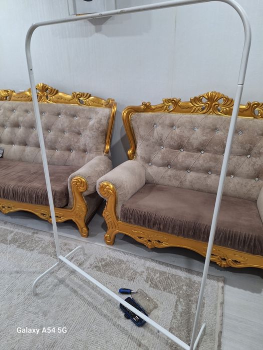 Продаю вешалку напольная 10000т.