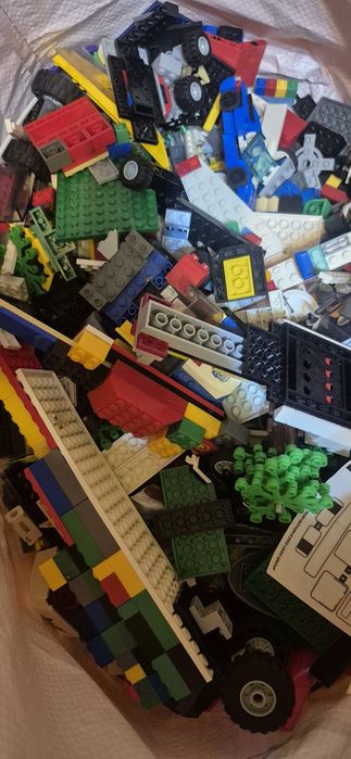 Lego+manuale, pentru dezvoltarea imaginației