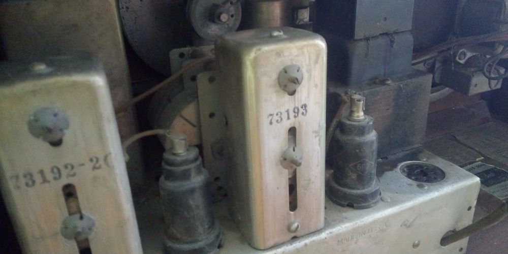Лампово радио "Pilot H555" с антикварна стойност