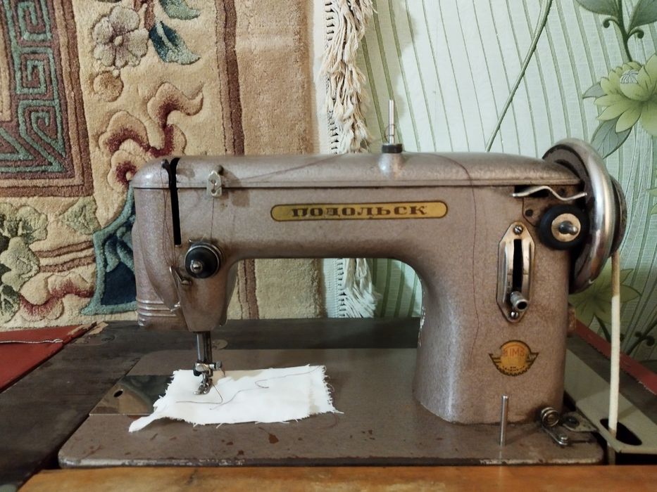 Ножная швейная машинка