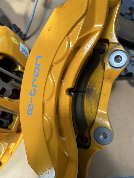 Audi E-tron 2022 Апарати и дискове