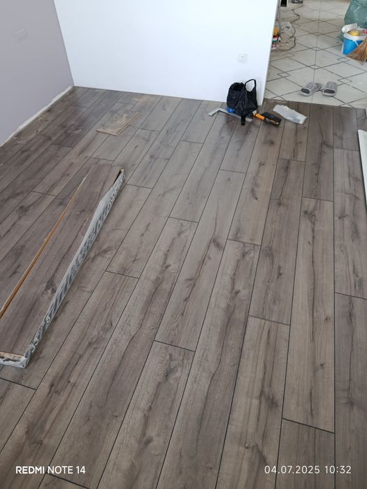 Укладка ламината ёлочкой.