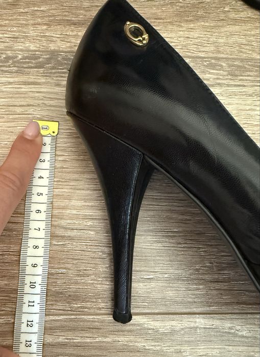 Сандали на ток Guess
