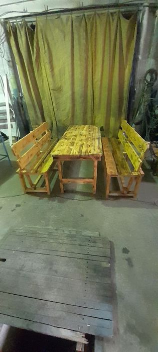 Стол и 2 скамейки