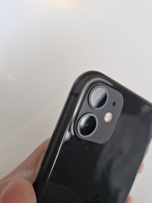 IPhone 11 + калъфи и протектори